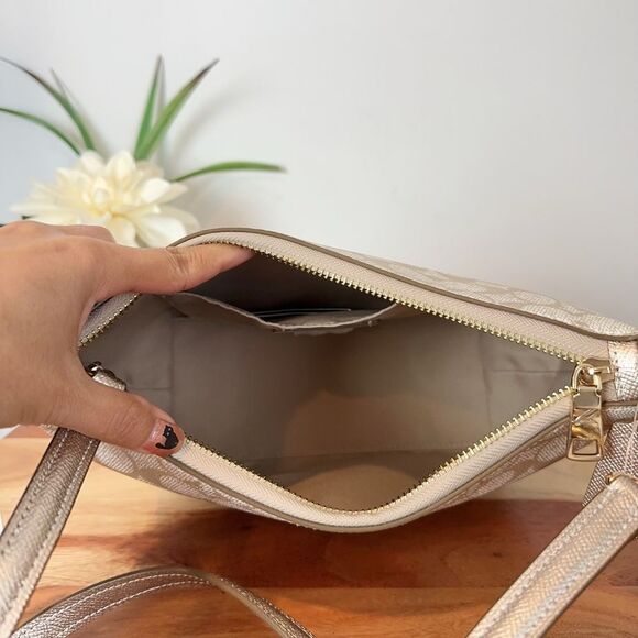 NWT Coach Zip Top Shoulder Bag‎ In Signature Canvas - Picture 5 of 7